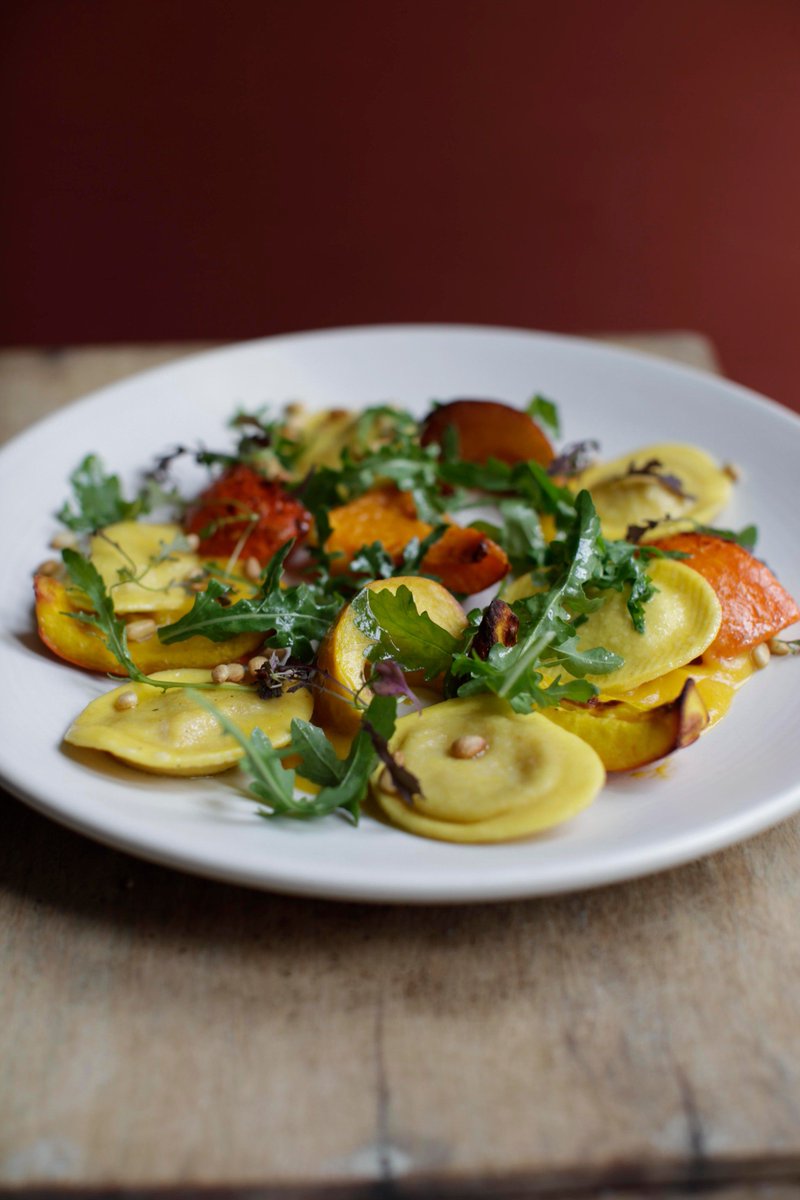 WBearRuislip's tweet photo. 50% OFF MAIN COURSES

For one night only we will redeem your bounce back vouchers against any main on our a la carté or specials menu. Or just show us this tweet with the code. TONIGHT ONLY!!!

Call now to book - 01895679770 https://t.co/7316btzcV1