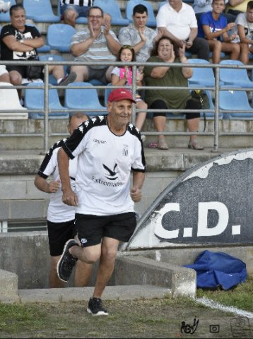 🎂Hoy celebramos un cumpleaños muy especial, porque es el día del alma de este equipo. Cumple años nuestro utillero y aunque cumple alguno más, parece que son 20, está hecho un chaval ¡Felicidades Angelito!