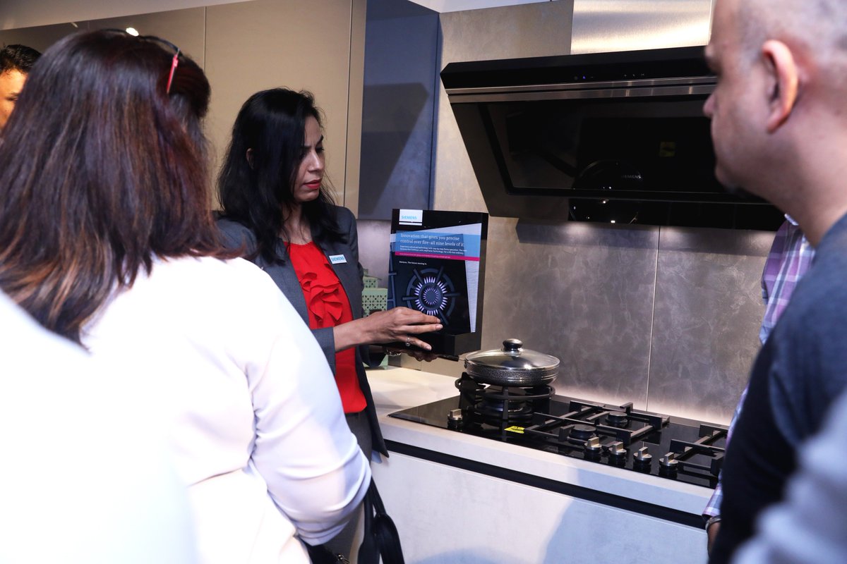 SiemensHome_In's tweet photo. Siemens home appliances & #HackerKitchens India hosted a great evening for architects from Maharashtra to showcase the less ordinary kitchen experience. The event was held on 11th January 2018, at Hacker Kitchen Mumbai showroom. Here's a sneak-peak from the event. https://t.co/pbgWF3kEZ6