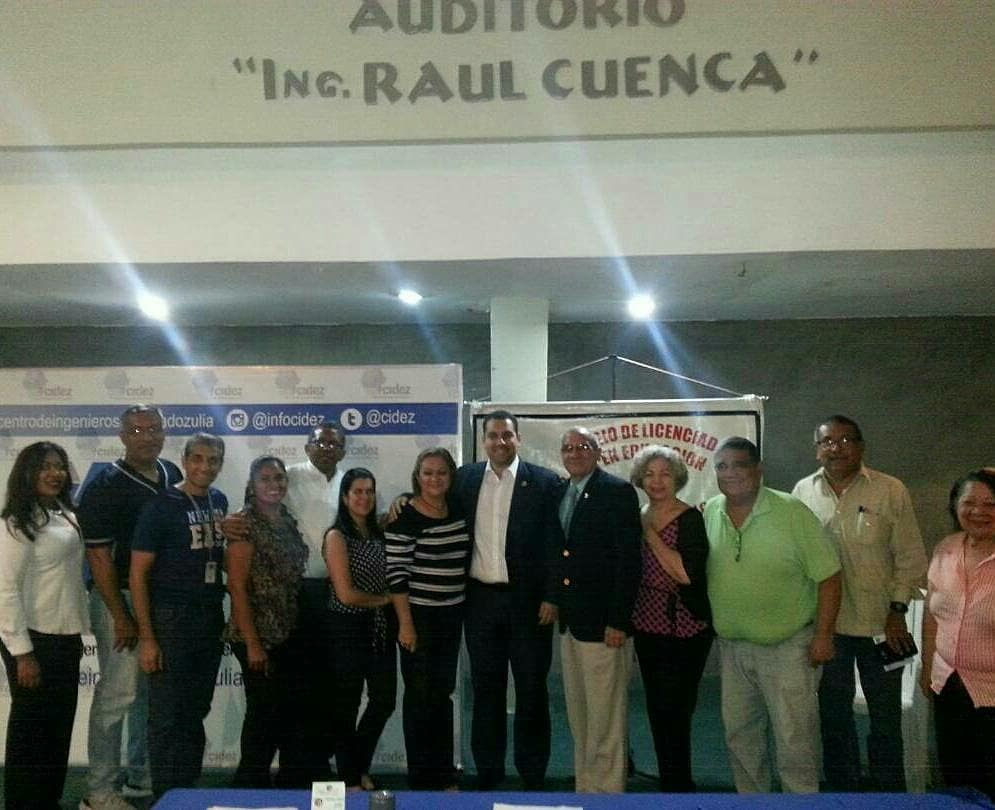 CIDEZ's tweet photo. Hoy nuestro presidente el ingeniero @marcelomonnot firmó un convenio con el Colegio de Licenciados en Educación del Estado Zulia. Nueva alianza para el Centro de Ingenieros del Estado Zulia
#19Ene #Maracaibo #Zulia #Gremio #Mcbo #CIDEZ https://t.co/5Xb6crFCiR