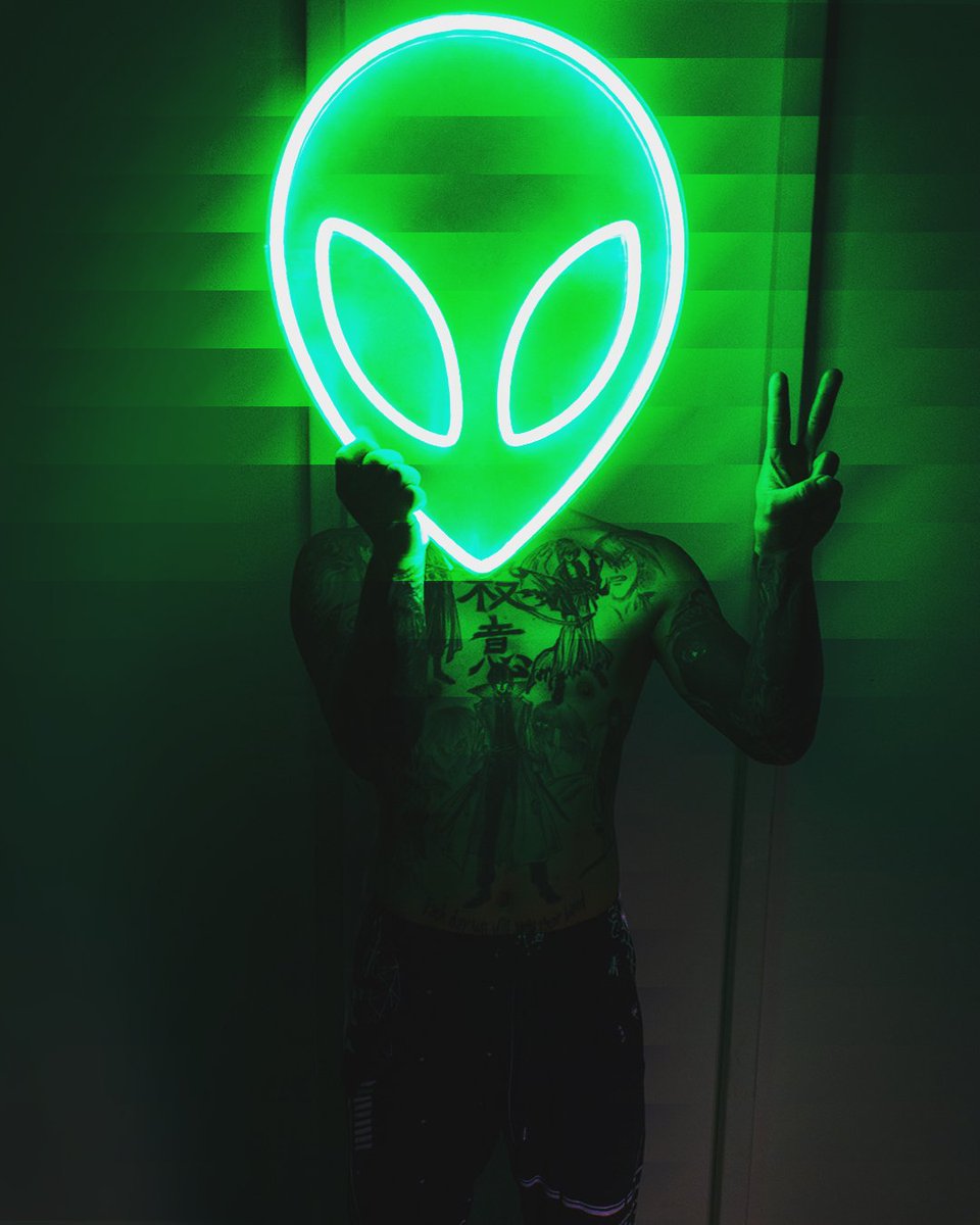 cyberdoguk's tweet photo. We come in peace! 👽🖖
#cyberdog #alienlight #neonlight #walllight #homewear #futuristic #wecomeinpeace https://t.co/CkYVVOuL9I