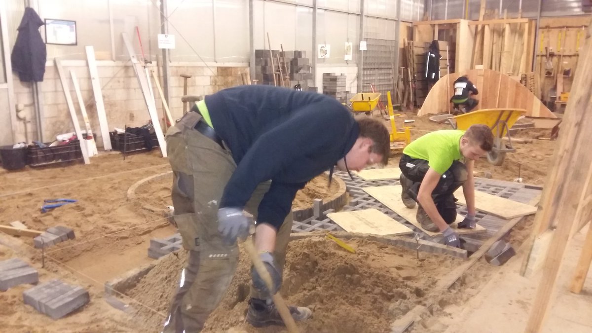aocoostmbogroen's tweet photo. 2e Kwalificatie wedstrijd Tuinaanleg in volle gang @AeresVelp! Team Stan en Daan strijden voor het NK #tuinaanleg #hovenier #aocoost #passie @GroenOndernemen @WorldSkillsNL https://t.co/oZ4oY7wT6s