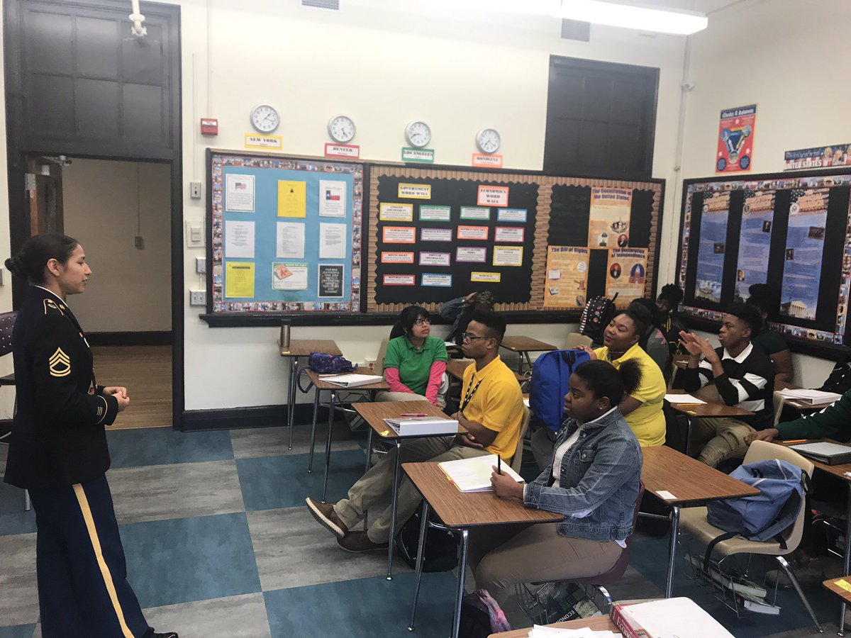ArrantSsg's tweet photo. Military opportunities day @jamesmadisonhighschool https://t.co/sDumvAbfnd