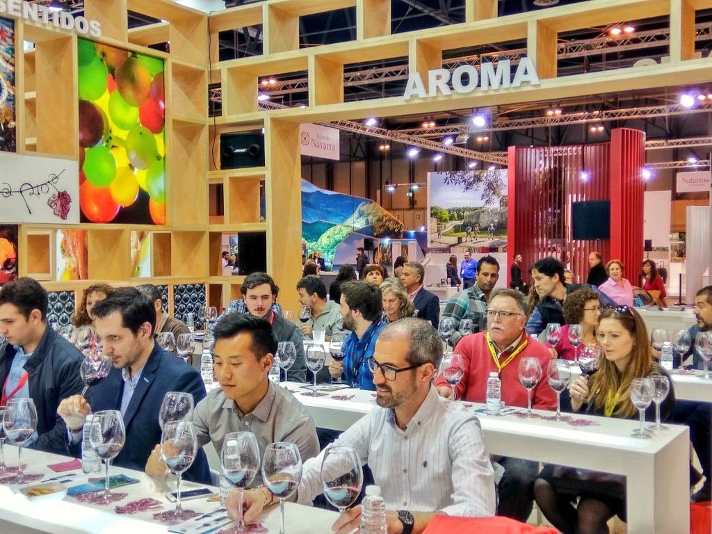 lariojaturismo's tweet photo. Sensaciones, sentidos y saber hacer con @FincaValpiedra #aromas #LaRiojaenFITUR #LaRiojaApetece #FITUR2018 #winelovers #riojawine #enoturismo https://t.co/f24FFvK7sl