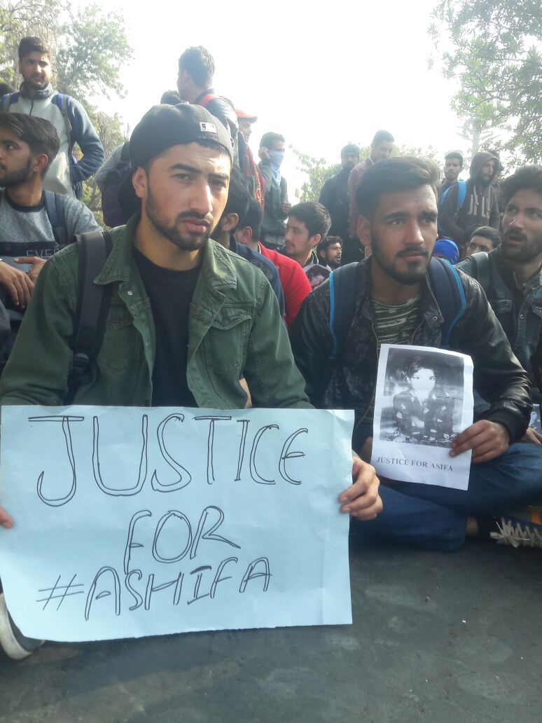 NSUIJK's tweet photo. NSUI j&amp;k protested against the brutal rape , kidnapping and murder of an innocent Eight year old girl  at MAM College Jammu . They warned the police department to arrest the killers asap and criticised the negligence of police in handling the case. 
#JusticeforAshifa https://t.co/vRHWHghwL4
