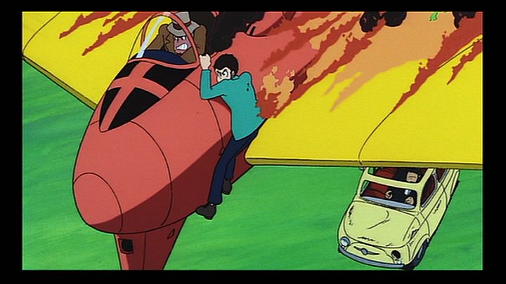 "前半のカーチェイスでボロボロになったフィアット500が、画像2と3…" - @castle_gtm, キャッスル ... - 720 x 405 jpeg 53kB