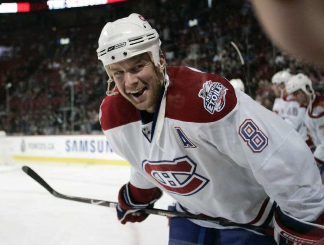 Happy birthday to former defenceman Mike Komisarek, who turns 36 today 