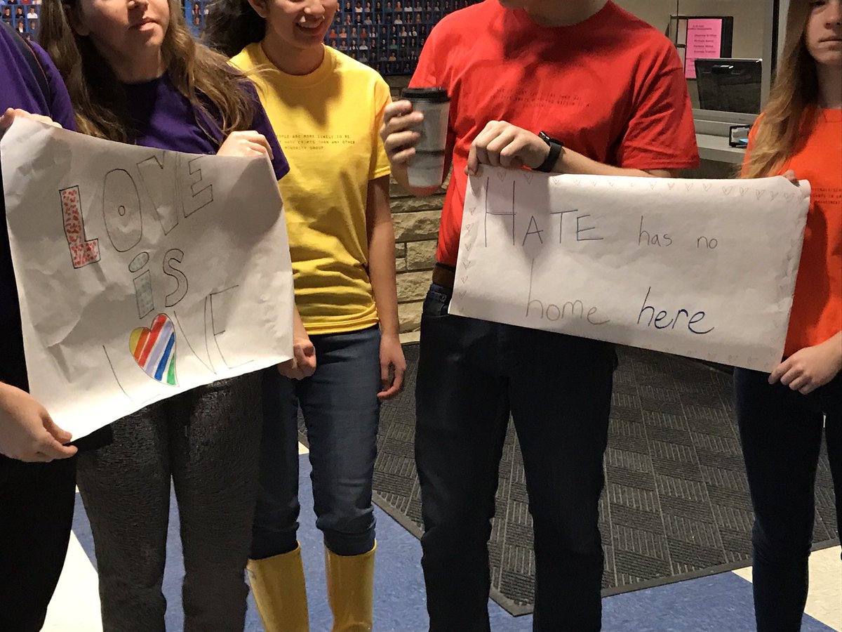 KatyBergen's tweet photo. Board members and school adminstrators are also here making sure students feel welcomed and loved. @Dr_Southwick @OusleyforSMSD https://t.co/0BlAPoI7YD