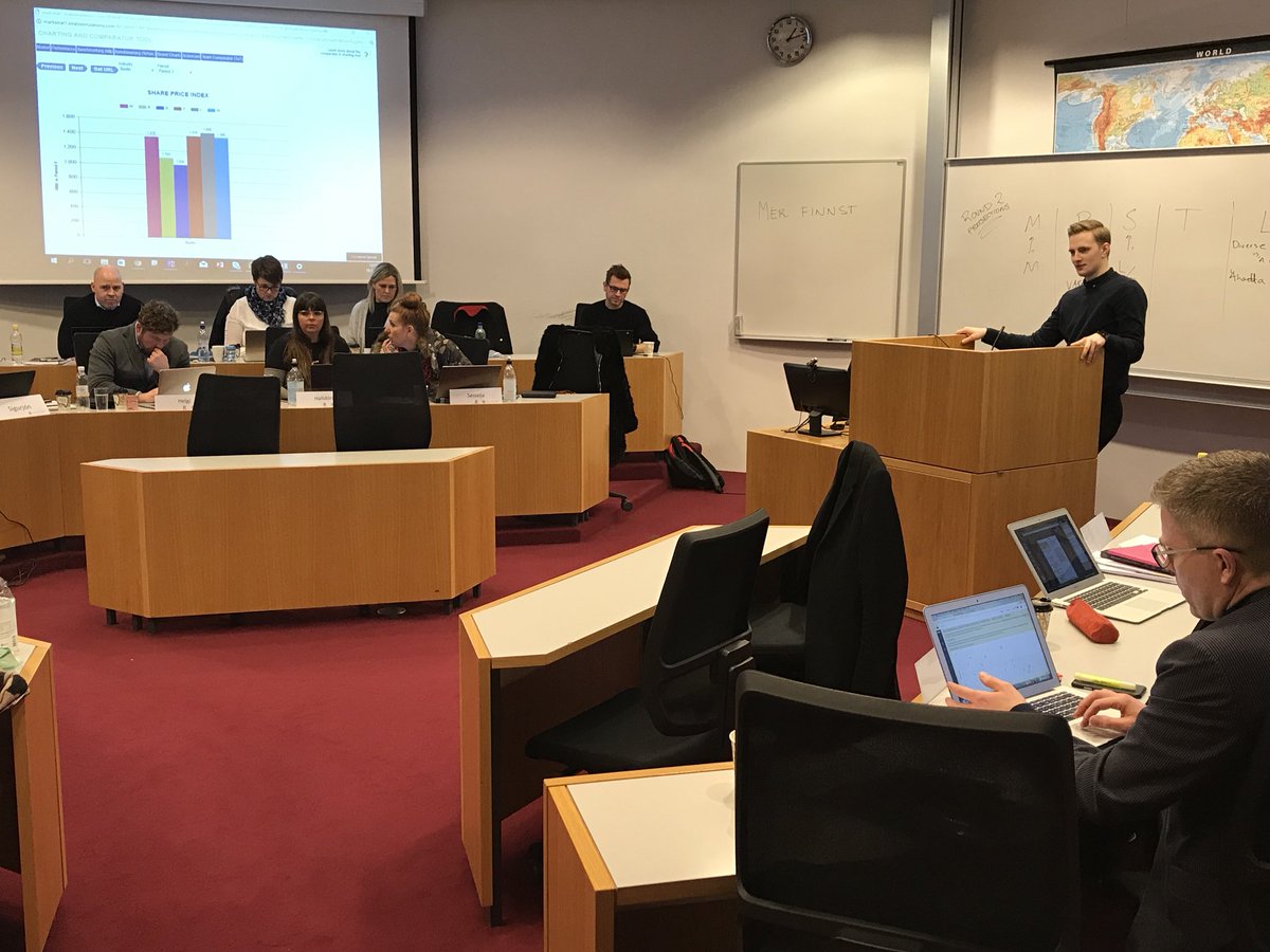 Í dag er suðupottur íslenskra markaðsmála í #MBAHÍ og <a href="/DarriFreyr/">Darri</a> messar yfir fjöldanum sem spilar #markstrat eins og enginn sé morgundagurinn