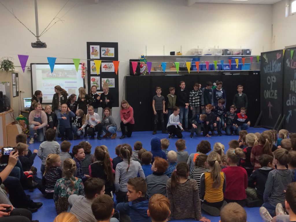 Bernardussv's tweet photo. Het was vandaag Leader In Me dag op @Bernardussv! Het team en de ouders hebben samen genoten van het leiderschap van de kinderen! Wat een kanjers!@TheLeaderinMe @StichtingKonot #eigenaarschap https://t.co/Qo07gNdVWM