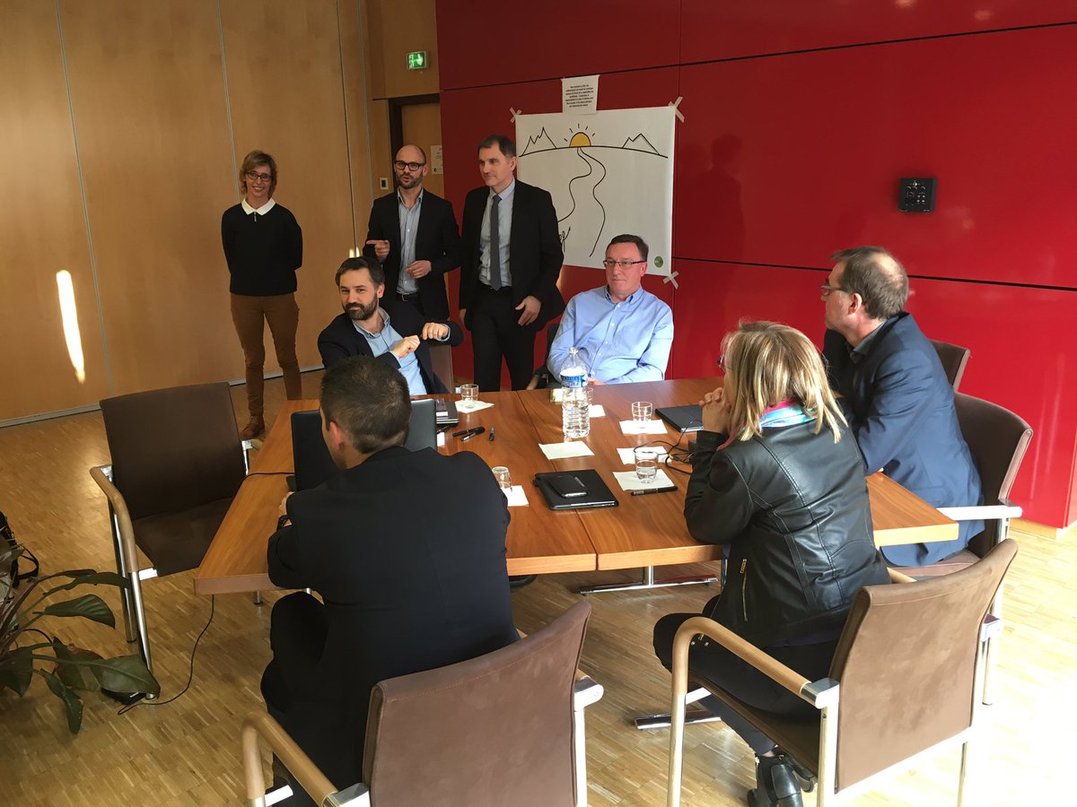 MetayerSeb's tweet photo. .@habitat_76 manager autrement avec la méthode agile pour le codir avec @leworklab 🤔😀 https://t.co/xnGOAxMaqB