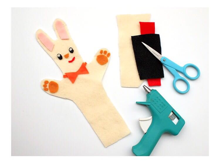 Keep the kiddos dry this morning at our Preschoolers &amp; Parents class! Today we’re reading “The Magic Rabbit” and by Annette LeBlanc Cate and making felt bunnies. Join us every Friday from 10:30-11:30 AM in the Susan A. Olde Art Studio. $5.00 per child. Ages 2-5. #arteducation