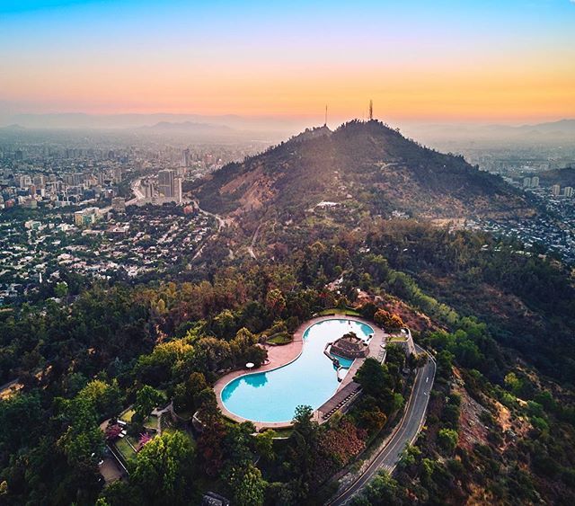 deensel's tweet photo. Swimming pool Antilén on the San Cristobal hill.

#piscinaantilen #visitsantiago #QueHacemosSantiago  #santiagolovers #yoamoviajarporchile #americas_vacations #citypicz #travel_drops #travelgram #ig_underdogz #iamatraveler #skysupply  #flightography #travellikeanomad #stayan… https://t.co/p2kWsM9bIQ
