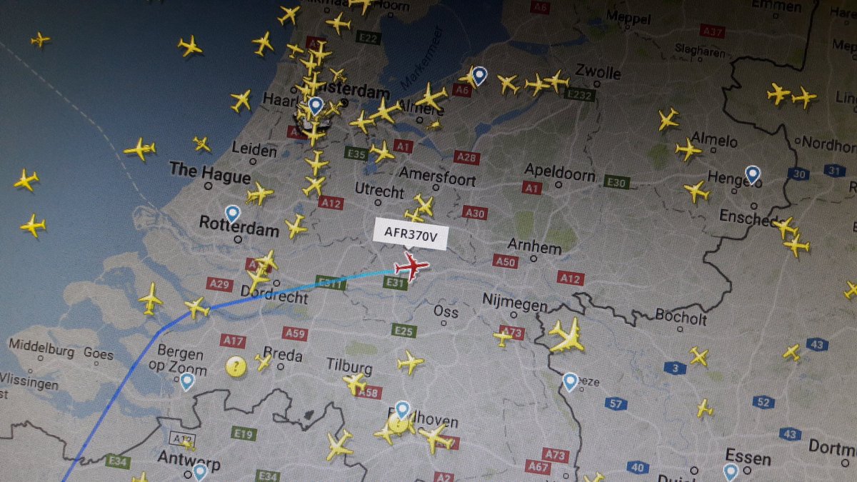 DolfRuesink's tweet photo. Vliegtuigspotters opgelet ! #Airbus #AFR370V van #Paris naar #Enschede is nu echt in aantocht. https://t.co/8mCuKj78CN
