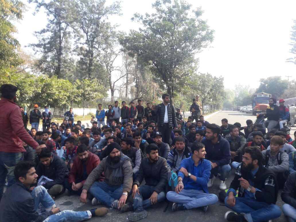nsui's tweet photo. NSUI Jammu Kashmir protested against the murder of Ashifa in Jammu. The police arrested NSUI activists Raqeeq Khan &amp; Avjyot Singh who were later released. https://t.co/wcAWGpGMV9