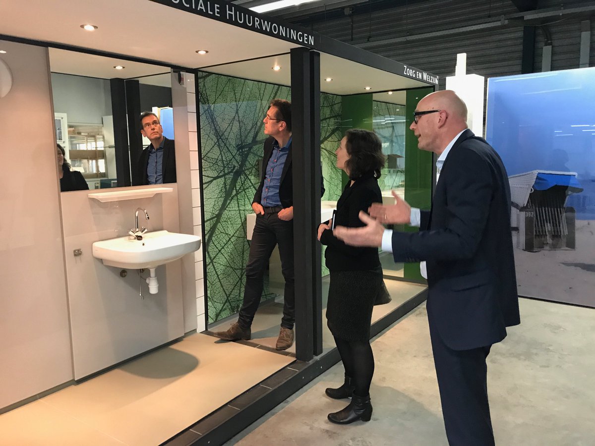 cdkfryslan's tweet photo. Op besite by lid Club Diplomatique Steinfort Glas bv. Sterk dwaande mei fernijing. https://t.co/Ng00lgdTpK