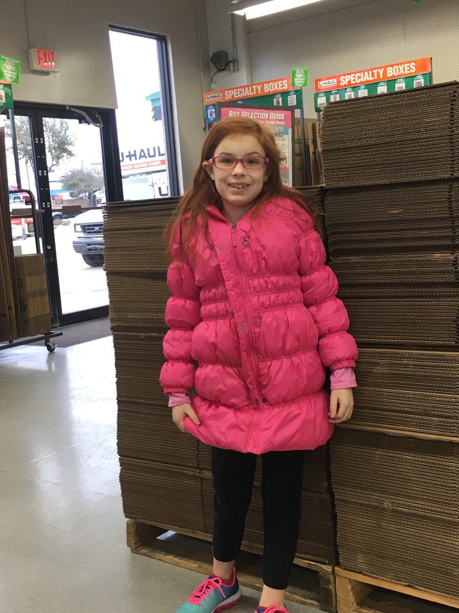 WWMBlogger's tweet image. How to keep kids busy while renting a u-haul? Have them count the boxes 📦 in the store!