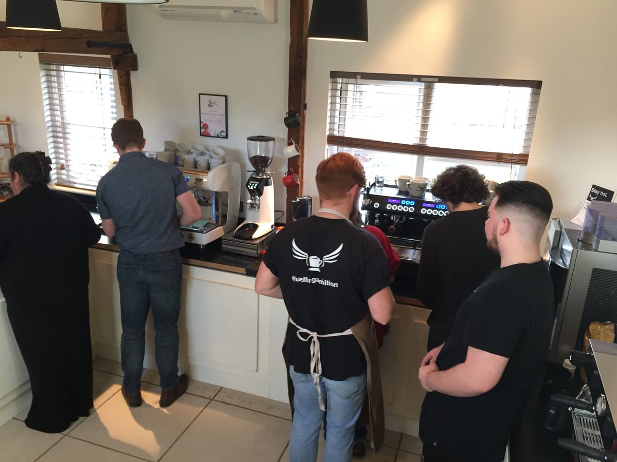 ps_coffeegeeks's tweet photo. Beginner’s latte art workshop in full swing this afternoon. #Barista #latteart #learningcoffee #fuellingambition https://t.co/eIn1NvYUQI