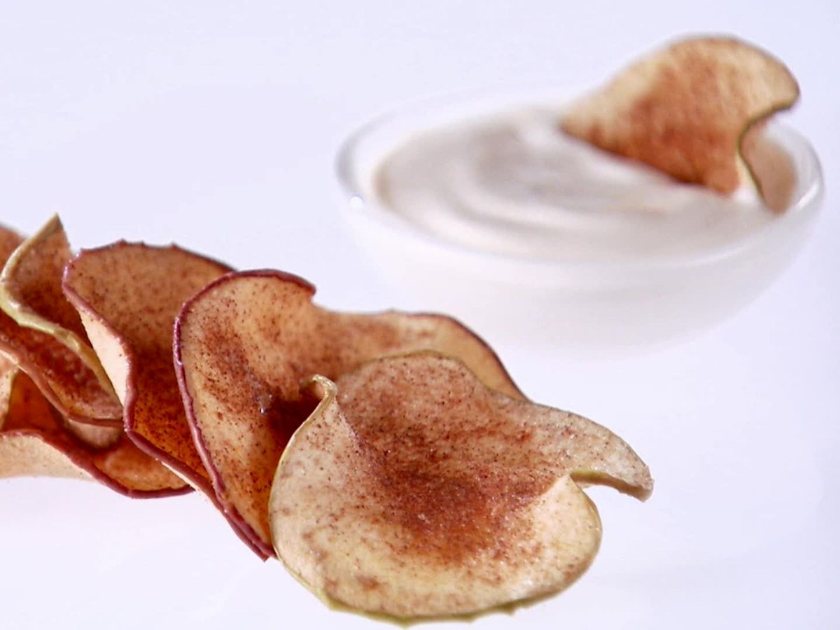 RealSharpRealty's tweet image. Would your kids enjoy these #applechips with sweet yogurt dip? #snacks  cpix.me/a/38355058
