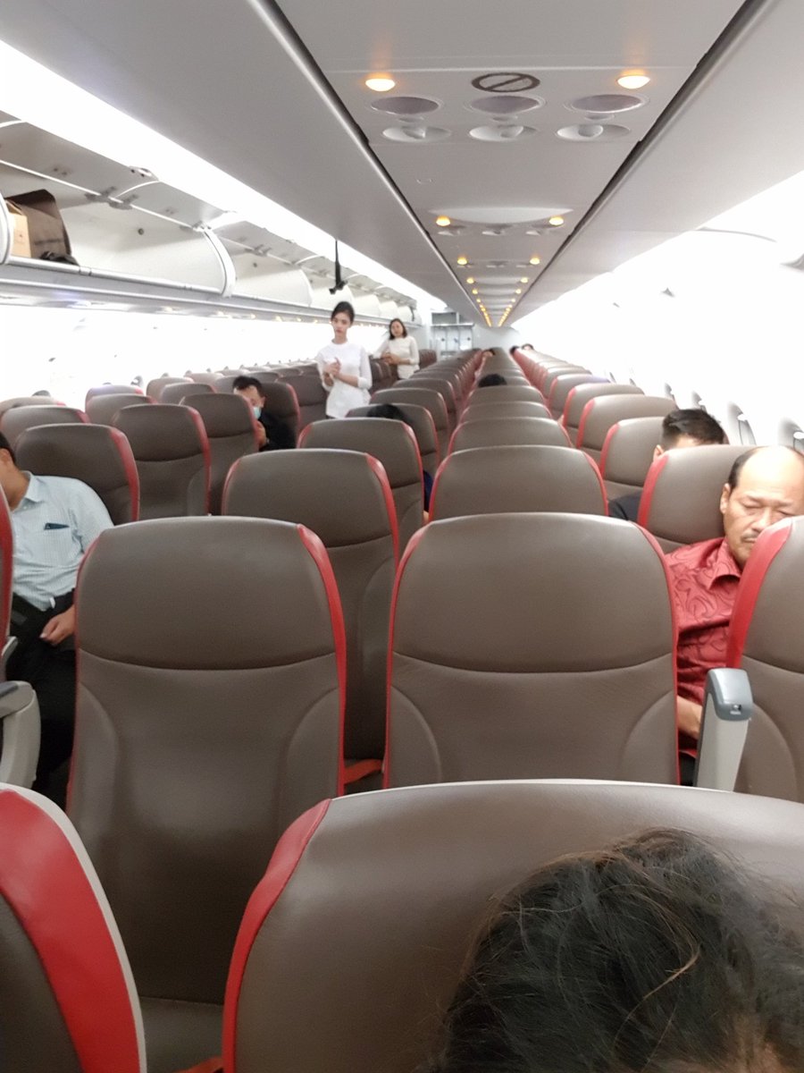 evirekyan's tweet photo. @BatikAir DPS-CGK delay dr jam 20.30 skrg baru boarding jam 23.20,pas web check in diinfo boarding 22.30,tp nyatanya dignti jd 23.20,itupun di bandara tdk ada info sm sekali kalau sy tdk tanya,ini sih digabung antara flight 20.30, 22.00 dan 23.30,tp sengaja diem2 aja @kemenhub151 https://t.co/6OAk0p19hn