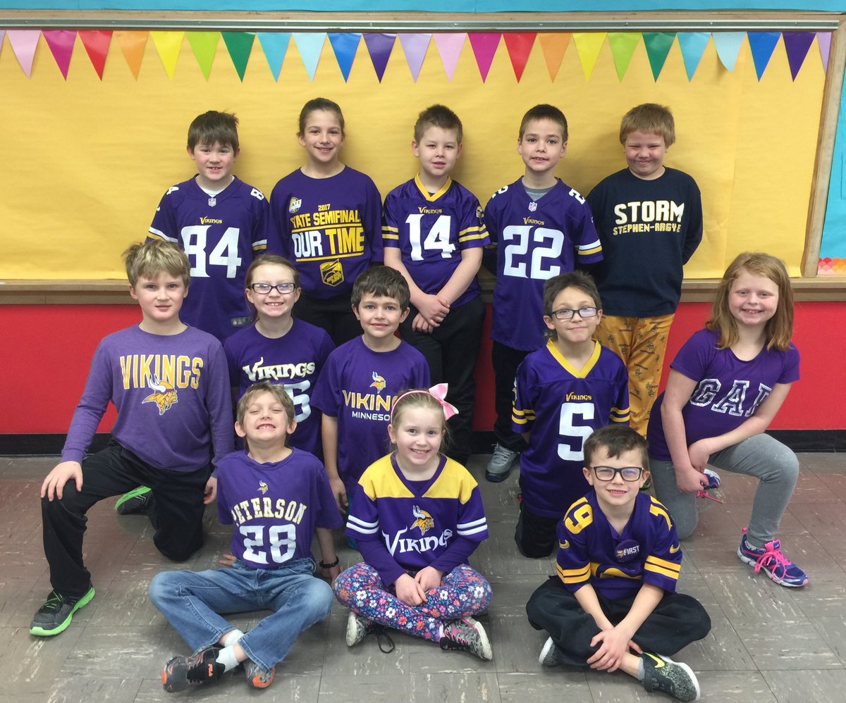 bsorensonSAC's tweet photo. SKOL VIKINGS 💜💛 🏈☝️   #MNpride #SAC2 https://t.co/pLEkrQPaNk