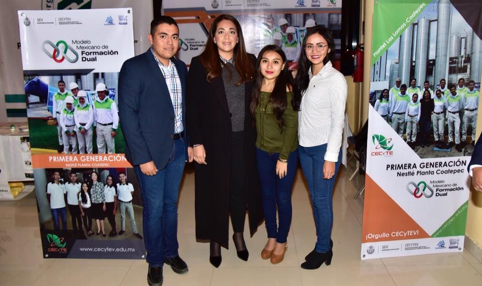 cecytev's tweet photo. 📌La Primera Generación del Modelo Mexicano de Formación Dual de #CECyTEV y Nuestra Directora General @YaliSoteloAltu acudieron al brindis empresarial de Coparmex Xalapa 2018. @ccecyte #SEV #MMDF @SEV_gob_mx https://t.co/7K0fp7JqzY