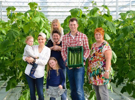 André Busigel welcomes miniature gardeners in greenhouse hortidaily.com/article/40560/… https://t.co/0TbS8ZdKZp