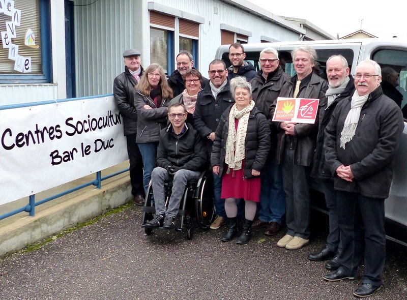 CaissEpargneGEE's tweet photo. Les 4 centres sociaux de #Bar-le-Duc viennent d’acheter un véhicule de transport collectif avec le soutien de #Ecureuiletsolidarité et #Caissed’allocationsfamiliales pour des animations en pied d’immeuble et un espace numérique itinérant. https://t.co/uQnMLpfx4V