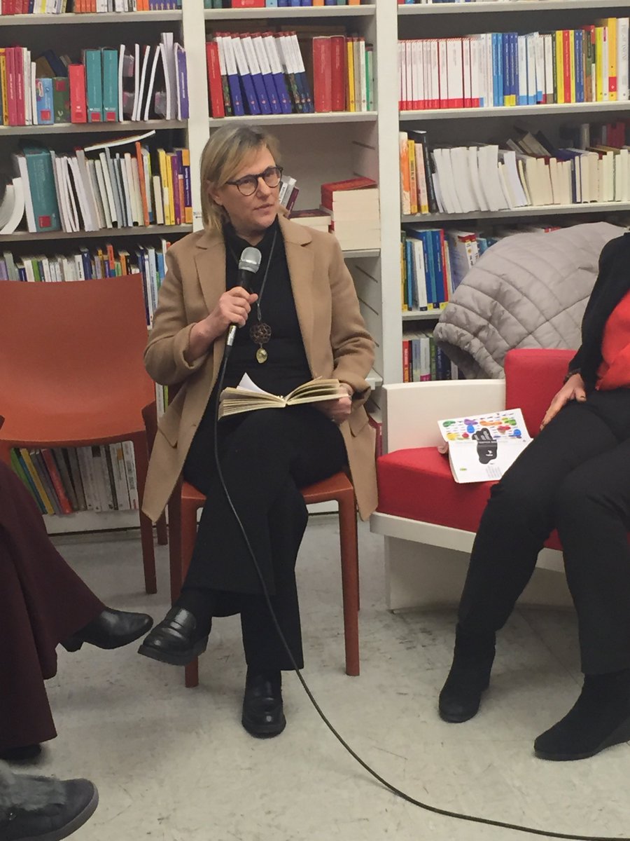 LibreriaLaterza's tweet photo. Incontro con Chiara Saraceno, che ha presentato il suo libro "L'equivoco della famiglia", edito da Laterza.
Hanno presenziato e dialogato con l'autrice Fiammetta Fanizza e Michela Labriola.
#LibreriaLaterza https://t.co/wUiVnL3jYY