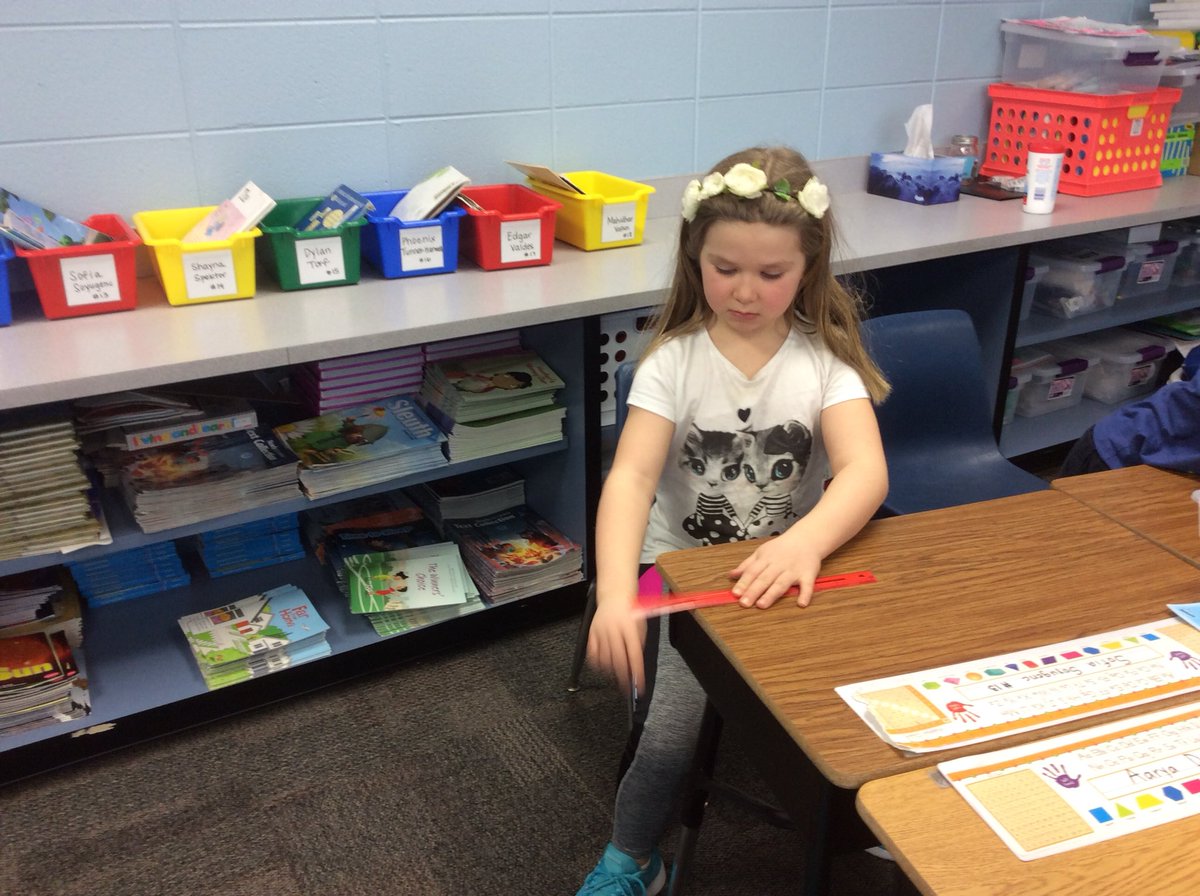 sgomberg15's tweet image. Listening to different frequencies and different vibrations that different objects make! #inspire96 #tciscience