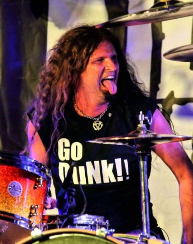 DarrellDWaRf's tweet photo. #DFF Drum Face Friday @ddrumUSA @SABIAN_Vault @EvansDrumheads @loscabossticks @HumesandBerg @SennheiserCAN @plungeaudio #GoDunk #Drummerslife #Dios https://t.co/xLZj6qPqON