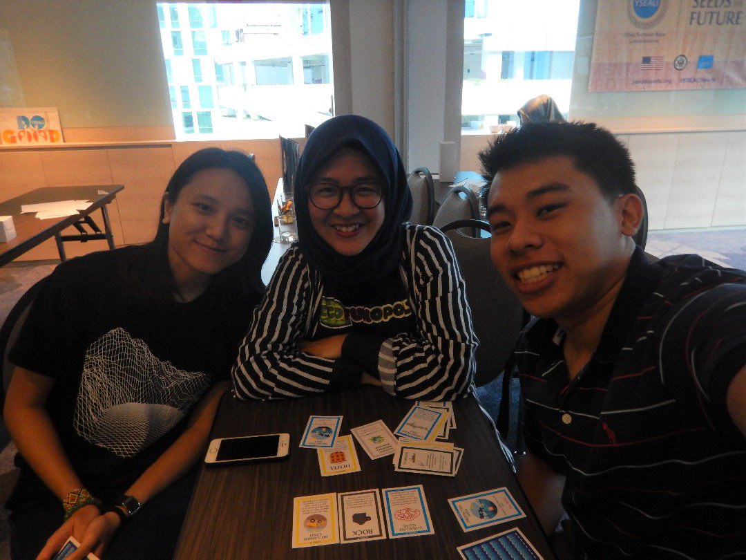 yewaun92's tweet photo. It was an honour to have Annisa, the founder of @ecofunopoly to test #ReefStakes out. We're inspired by your enthusiasm and look forward to communicating with your team to improve our game! @YSEALISeeds @yseali @usembassykl @USMission2ASEAN https://t.co/Iz1CuZw9Cz