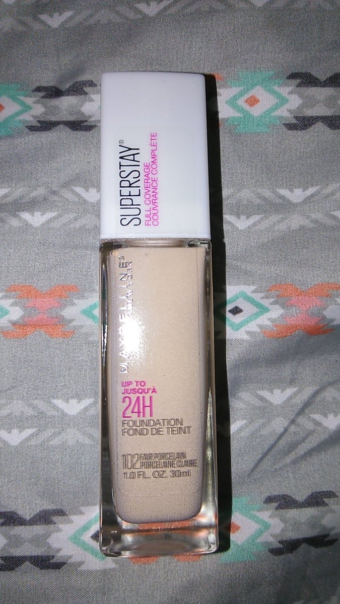 lorennashh's tweet photo. I think I may have finally found a foundation light enough for me! #foundation #palegirlproblems #casper #lightfoundation #thestruggle #makeup #mua #thestruggleisreal #whitegirl https://t.co/kDtCUrUjld