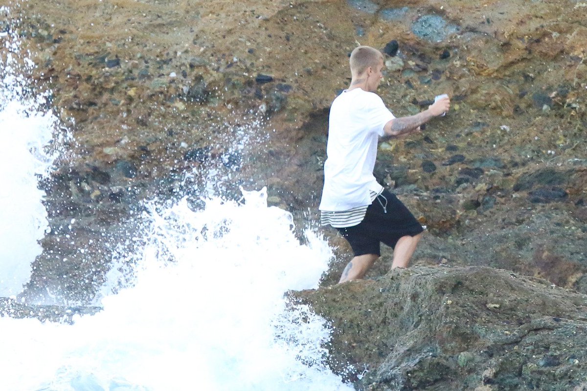 haileysmuse's tweet image. "e se você estiver afundando, vou pular
nessa água fria por você"