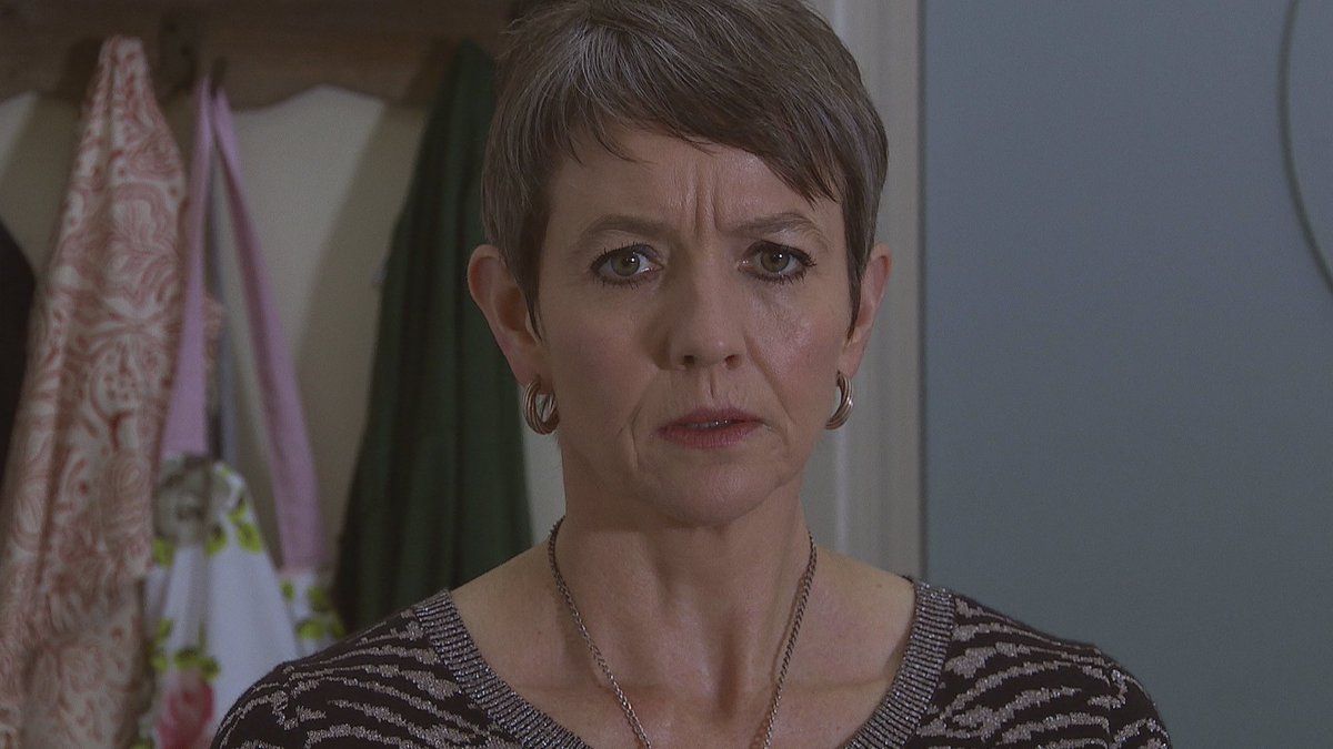 pobolycwm's tweet photo. Pennod nos Wener ar gael i wylio nawr... Last Friday's #pobolycwm is available to watch now @BBCiPlayer π https://t.co/OmE4QIOR3C π±π» #pobol #Drama https://t.co/gbtOvA8Sug