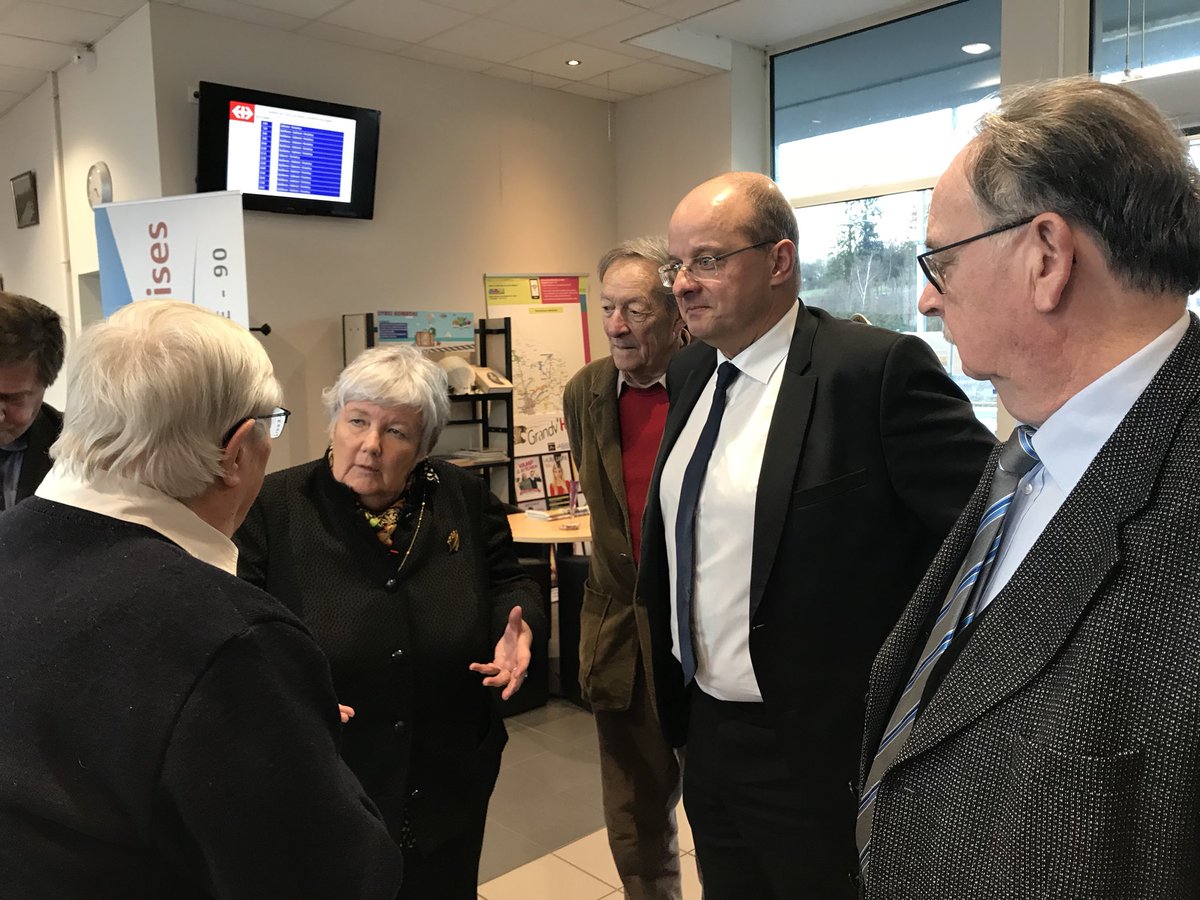 MFesneau's tweet photo. Gare de Delle, terre frontalière Franco-Suisse, table ronde avec des chefs d’entreprises pour échanger sur les problématiques d’accessibilité, de transport et des enjeux frontaliers
#circo9001 https://t.co/s37VuKQwsU