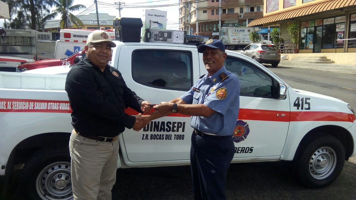 Coronel Estirito De Frías hace entrega de vehículo y herramientas para la investigación de incendios a la Zona Regional <a href="/Bomberosbocas/">Bomberos bocas</a>