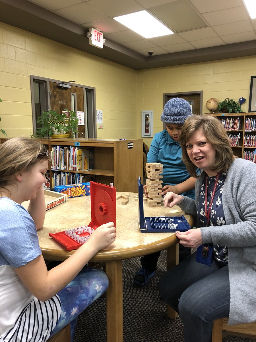 LBNELibrary's tweet photo. Club Day fun with 4th grade! Games, games, games! #lbne #BeesLoveGames #4thGradeCompetitors https://t.co/kVMN5g0M7s
