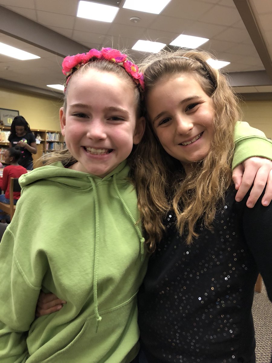 LBNELibrary's tweet photo. More Club Day fun with 4th grade! Games, games, games! #lbne #BeesLoveGames #4thGradeCompetitors https://t.co/QNy3fymkGM