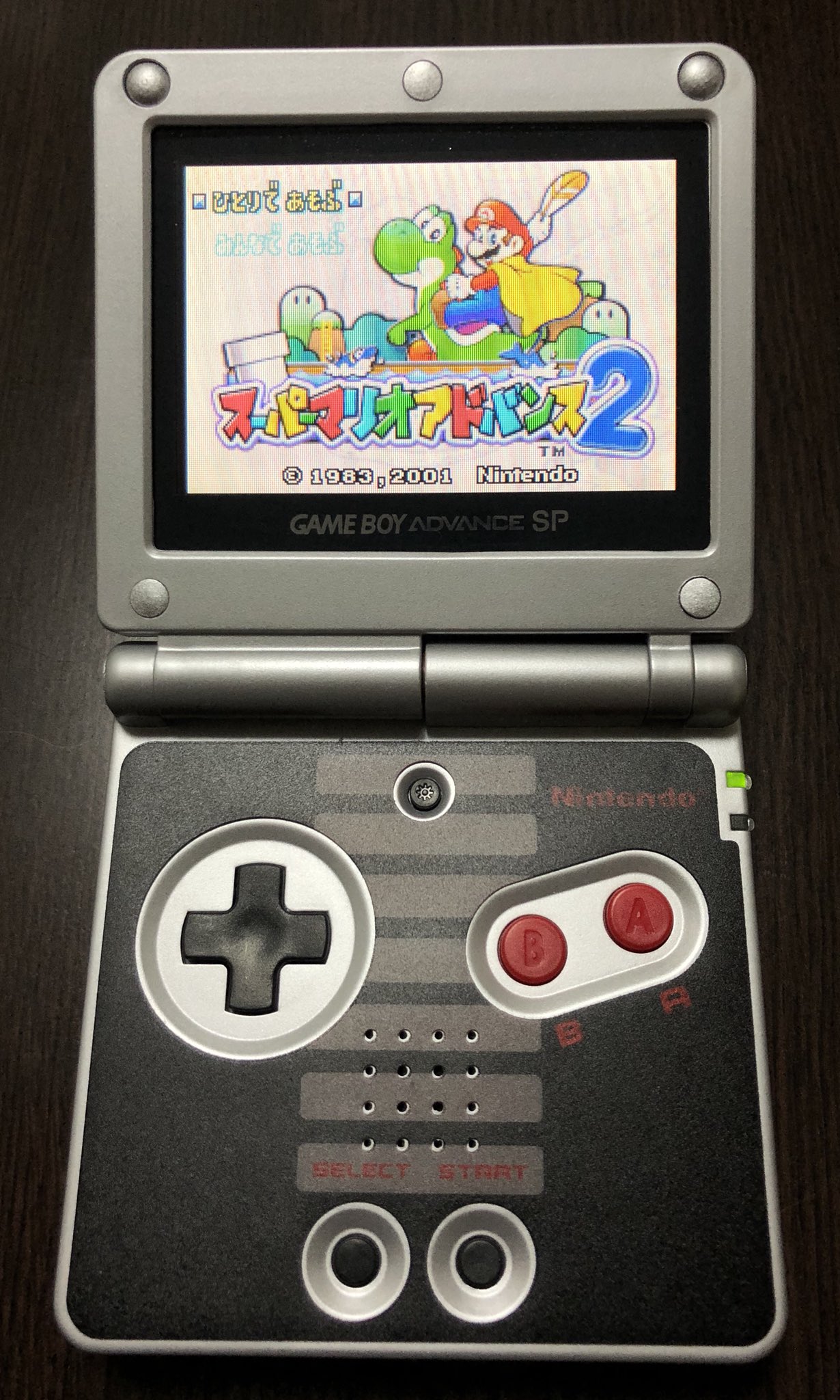 Moo A Twitter ゲームボーイアドバンスspをバックライト仕様に改造完了 フロントライトの国内版より明るいし 初代ゲームボーイ のソフトも遊べるからゲームボーイミクロより使いやすくなった感じ ハンダ付けがネックで一枚基板を壊しちゃったけど 壊した基板はハンダ