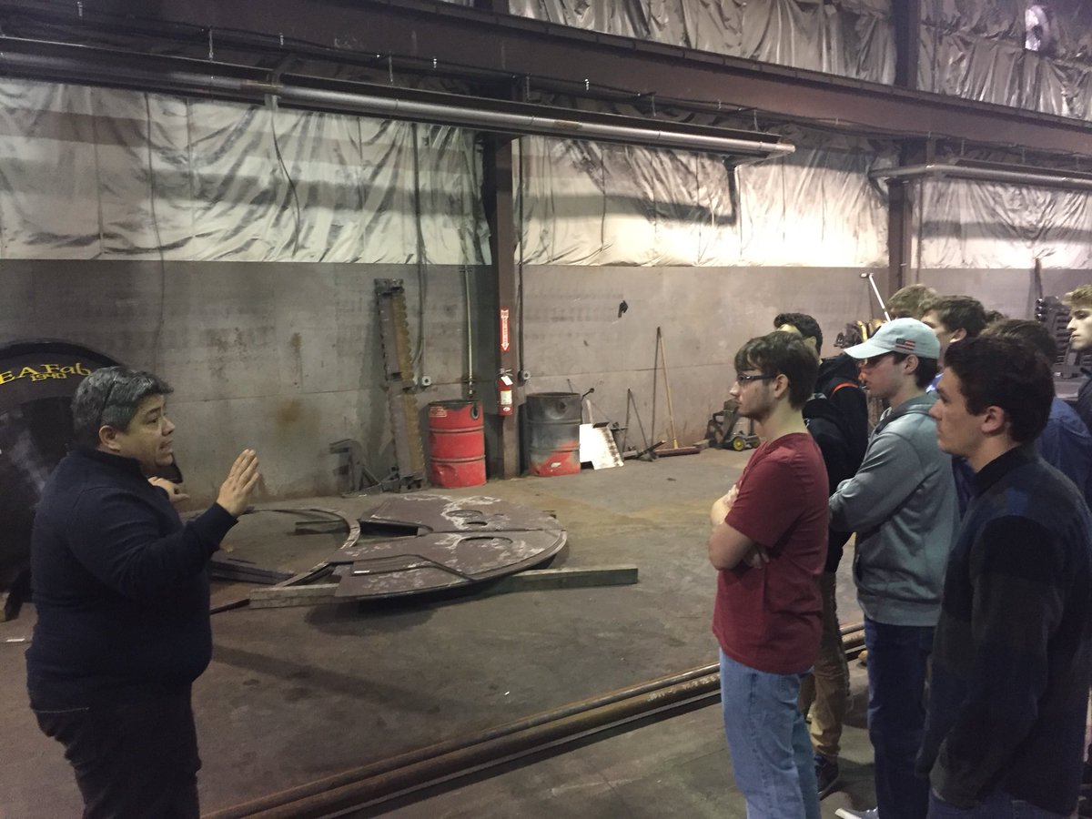 USC_STEAM's tweet photo. STEAM students working on real problems with local company @EAFab and partner school Bethel Park. #think_critically #solve_problems https://t.co/NUbOfICDJ5