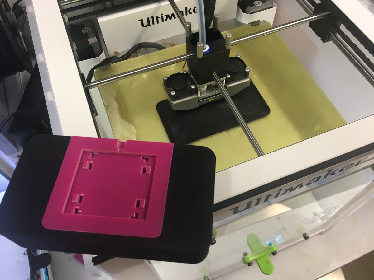 LancsUniLPDU's tweet photo. Commissioned our injection moulding machine and testing 3D printed tooling inserts. FDM to make mould packers and sand casting pattern work for tool holders. PolyJet tech to make tool inserts. @LancsUniEng #3Dprinting #Manufacturing #LetsMakeTheFuture https://t.co/TMqXAr0hWI