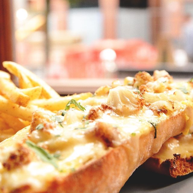 Come try our Gobi Cheese Toastie, 
 Sourdough toast, Turmeric Cheese Sauce and Crispy Cauliflower 
 Served with Chips and Parsnip Slaw 

 We're open till 10PM tonight so come fill ya boots ! ( or mouth)