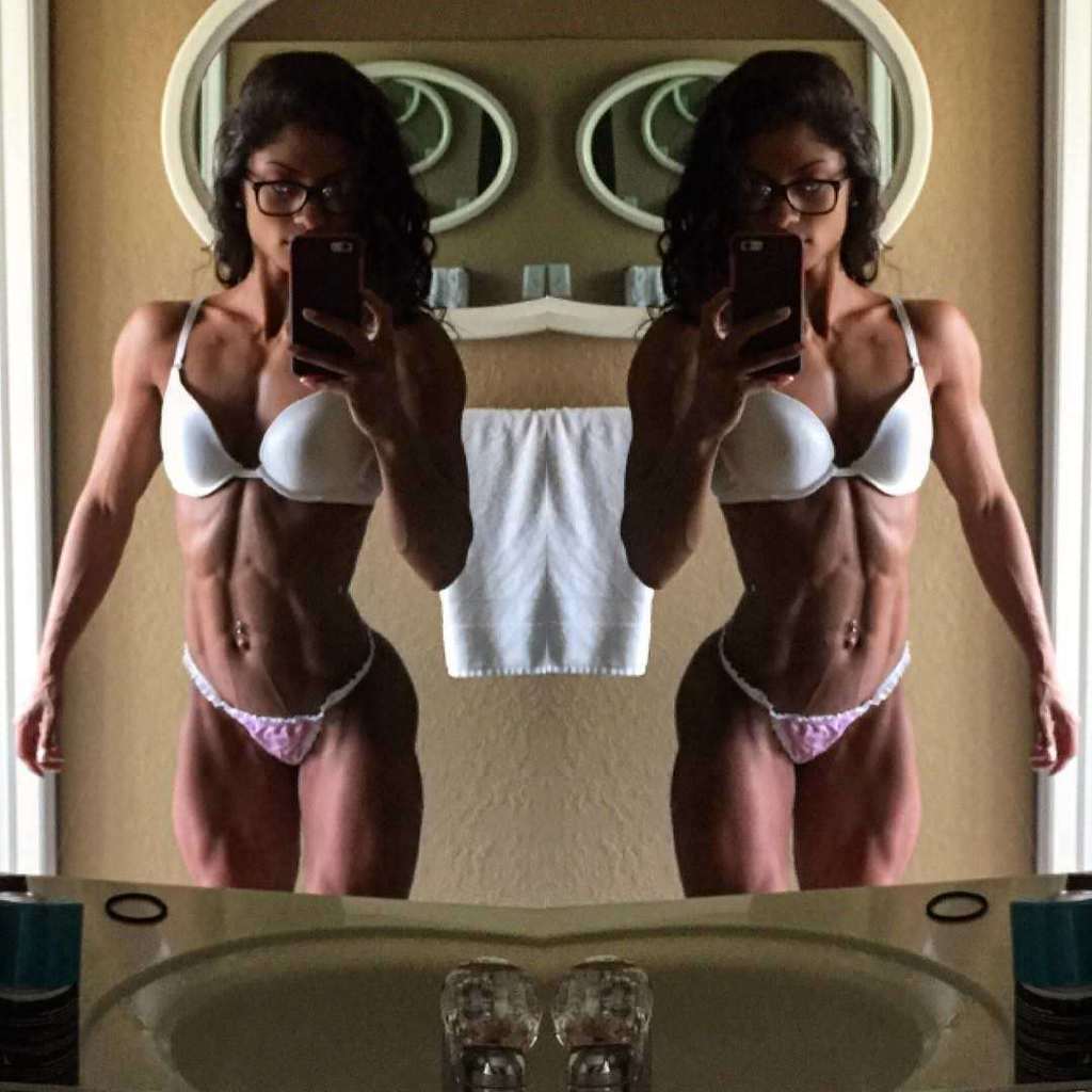 “#hardbody #wcw #sexy #womancrush #wednesday #abs #glutes #nsfw https://t.c...