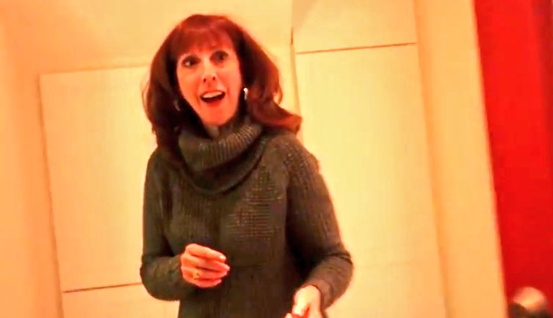 I love scaring my mom so much that she dies for a second 😍
(vid here youtu.be/YzlRyKpAcWQ)