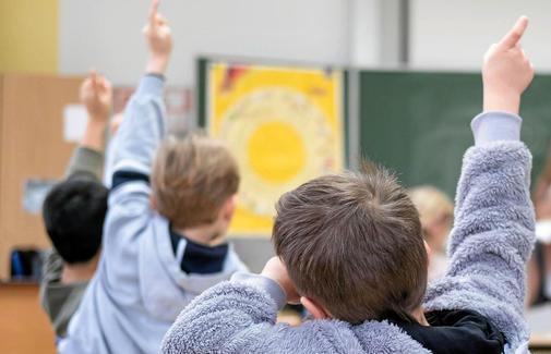 Studie soll Arbeitsbelastung von Lehrern in #SchleswigHolstein ermitteln ebx.sh/2FYqLze https://t.co/2RwKVsLqG0