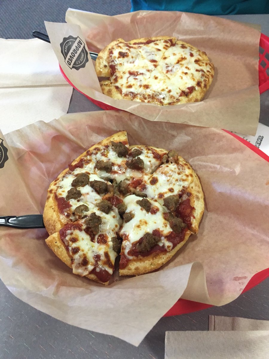 KGguarantee's tweet photo. Pizza with my bestie at the Chucksterโs House. Raising funds for our Sully PTO. ๐ @SullyES_LCPS @Abearin2nd #personalpan #makeminesausage #pizzafriday https://t.co/u1N1HFPFFq