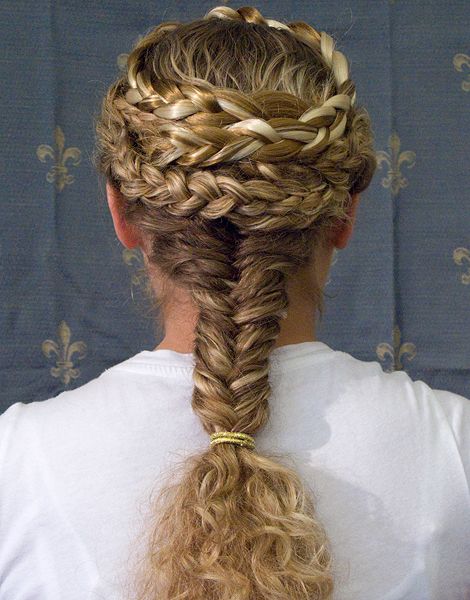 PrehistoricMojo's tweet photo. Try something new. No, wait, try something old: Caryatides hairstyle. The Caryatids wear a fishtail braid down their neck and braids coiled around their heads. Ancient Greek Hairstyle. Can't go wrong with Ancient! #hairstyle #AncientGreek #RetroHair #FishtailBraids https://t.co/IPHCAAeDqo