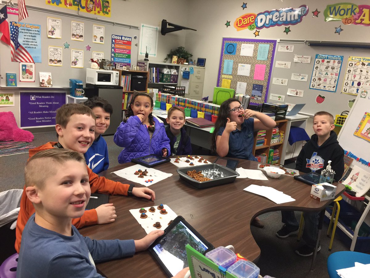 ccowell82's tweet photo. We made Festive Pretzel Buttons during Genius Hour! @Longbranch_Elem #MISDProud #LBE20 https://t.co/hisBVbhHSm