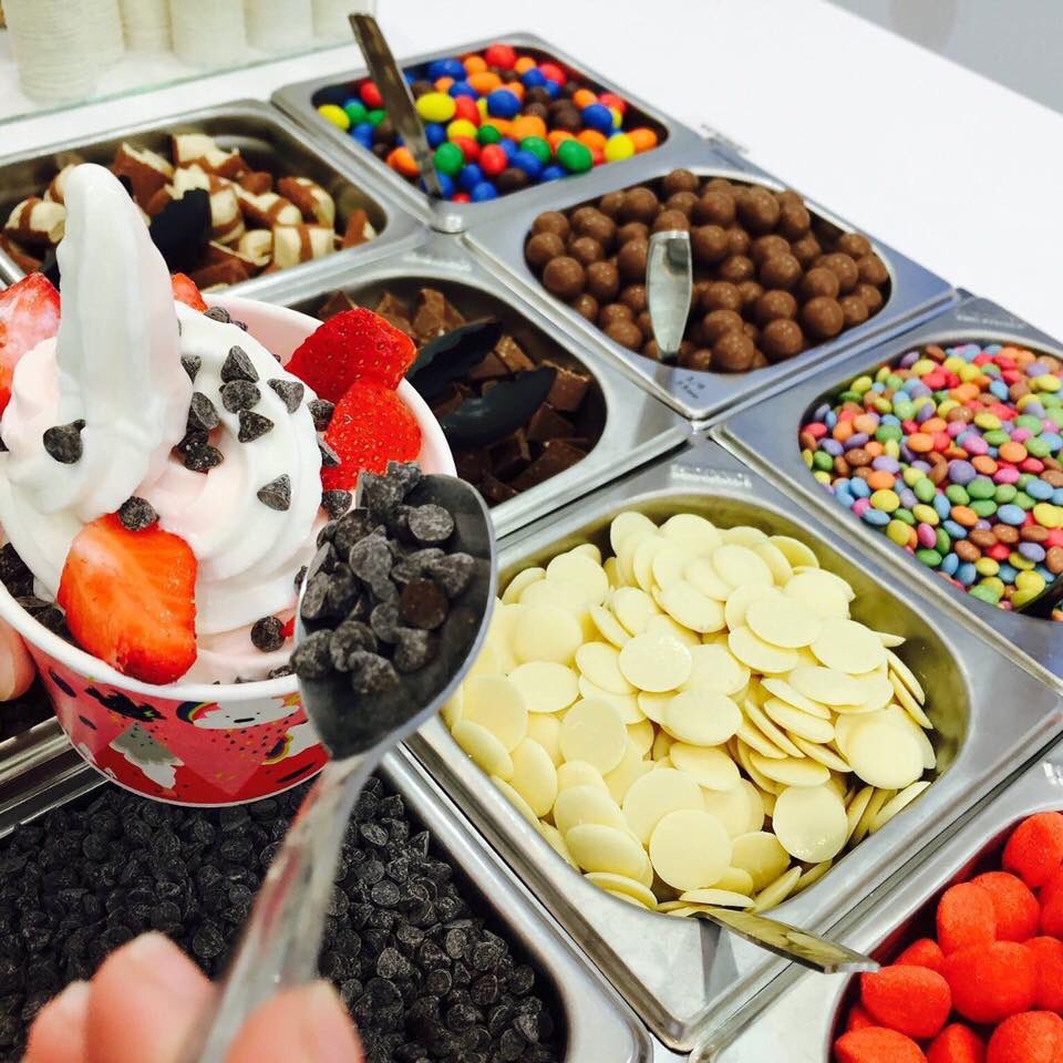tuttifruttiEU's tweet photo. It's #feelgoodfriday check out our delicious toppings at Tutti Frutti πππππππ§π¨π¦π¬π«#froyotoppings #tuttifrutti #frozenyogurt https://t.co/OIfa0JP4ml